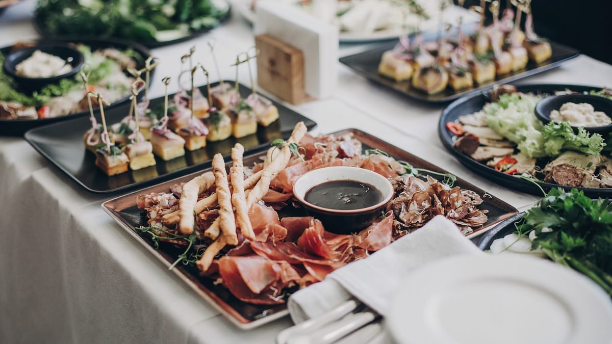 Finger food buffet service entry