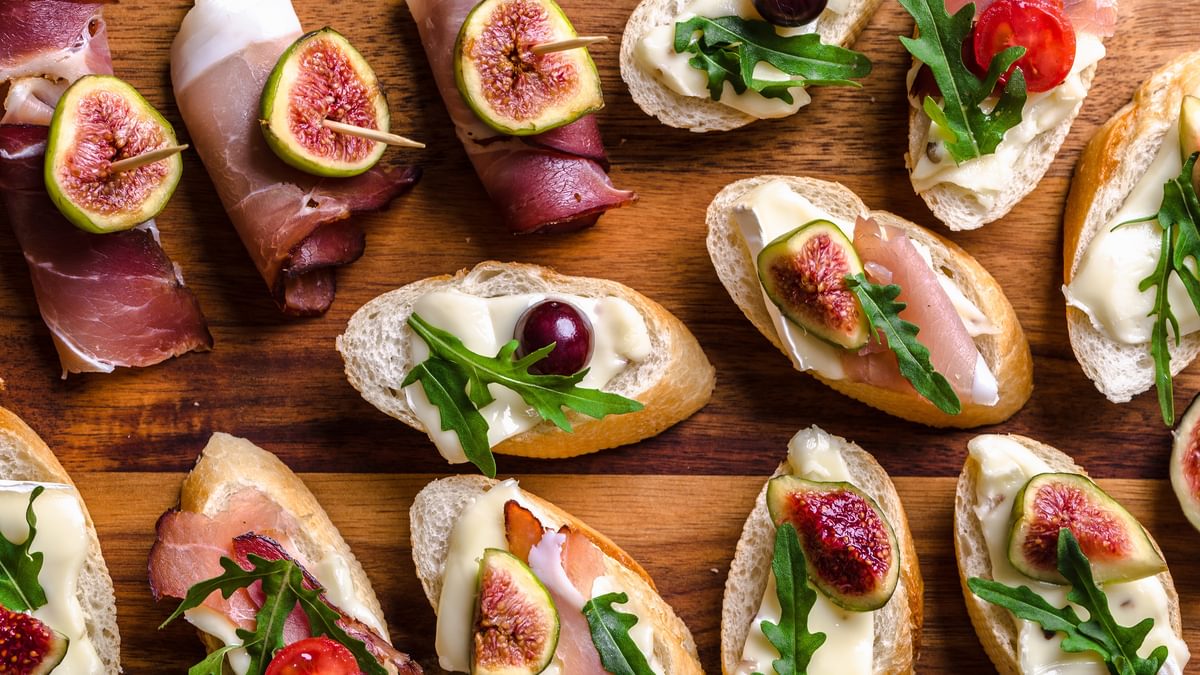 Canapes with figs