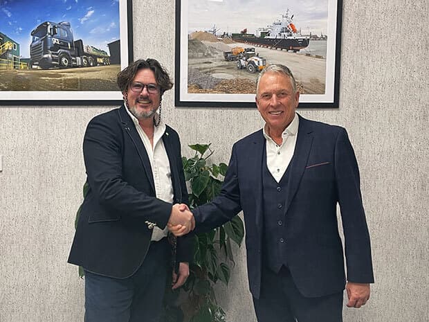 Photo 1 GRS Chief Executive Jon Fisher with Soil Science Founder Bill Hinge