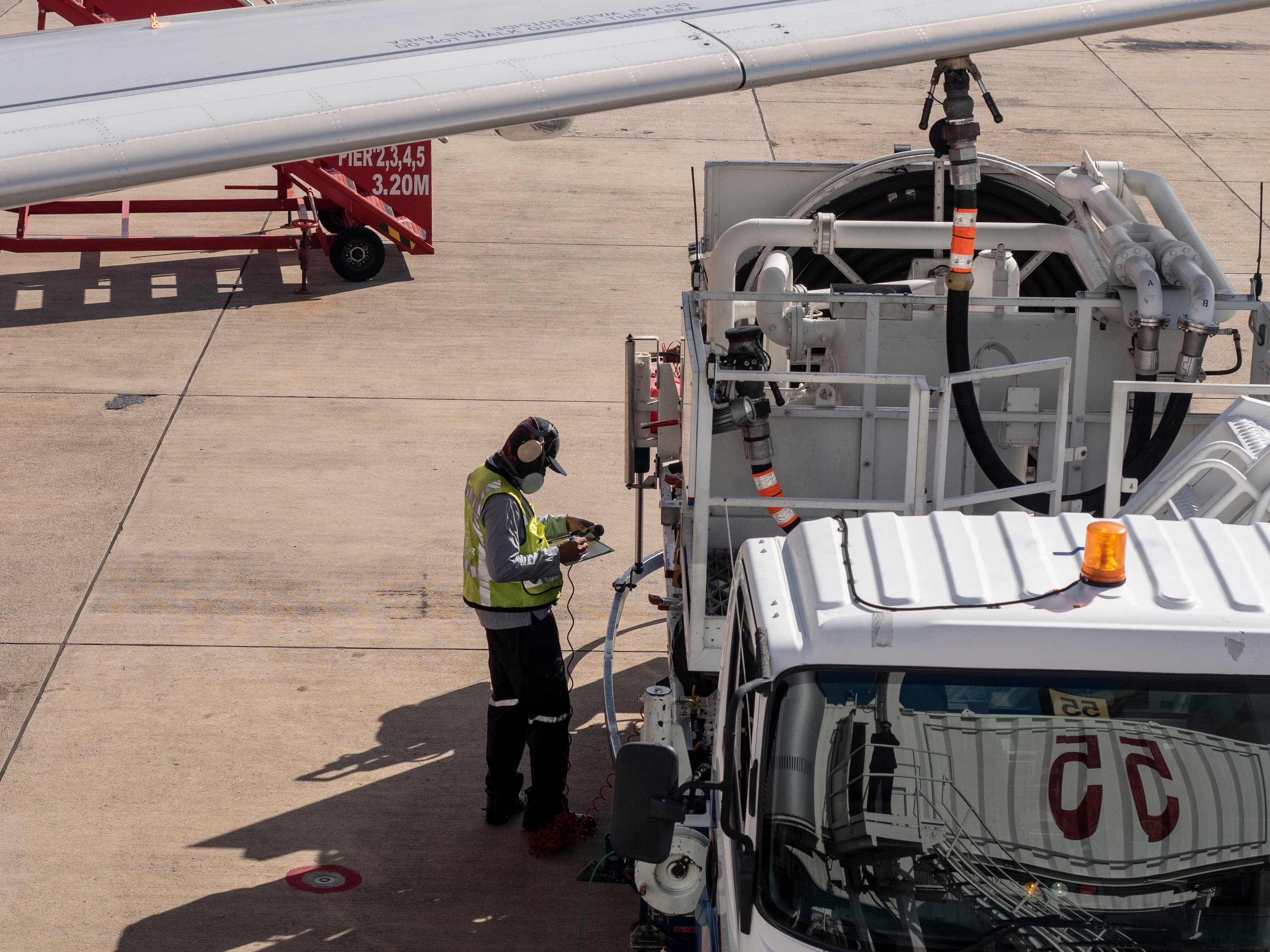 Refuelling aeroplane