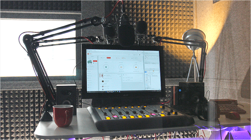Broadcast Talk Music Online Radio
