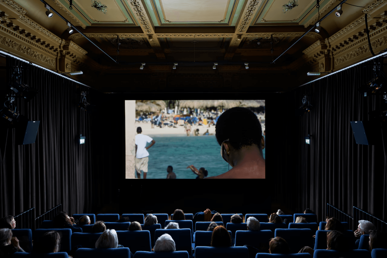 Filmzaal in het documentaire paviljoen voorheen vondelparkpaviljoen 2