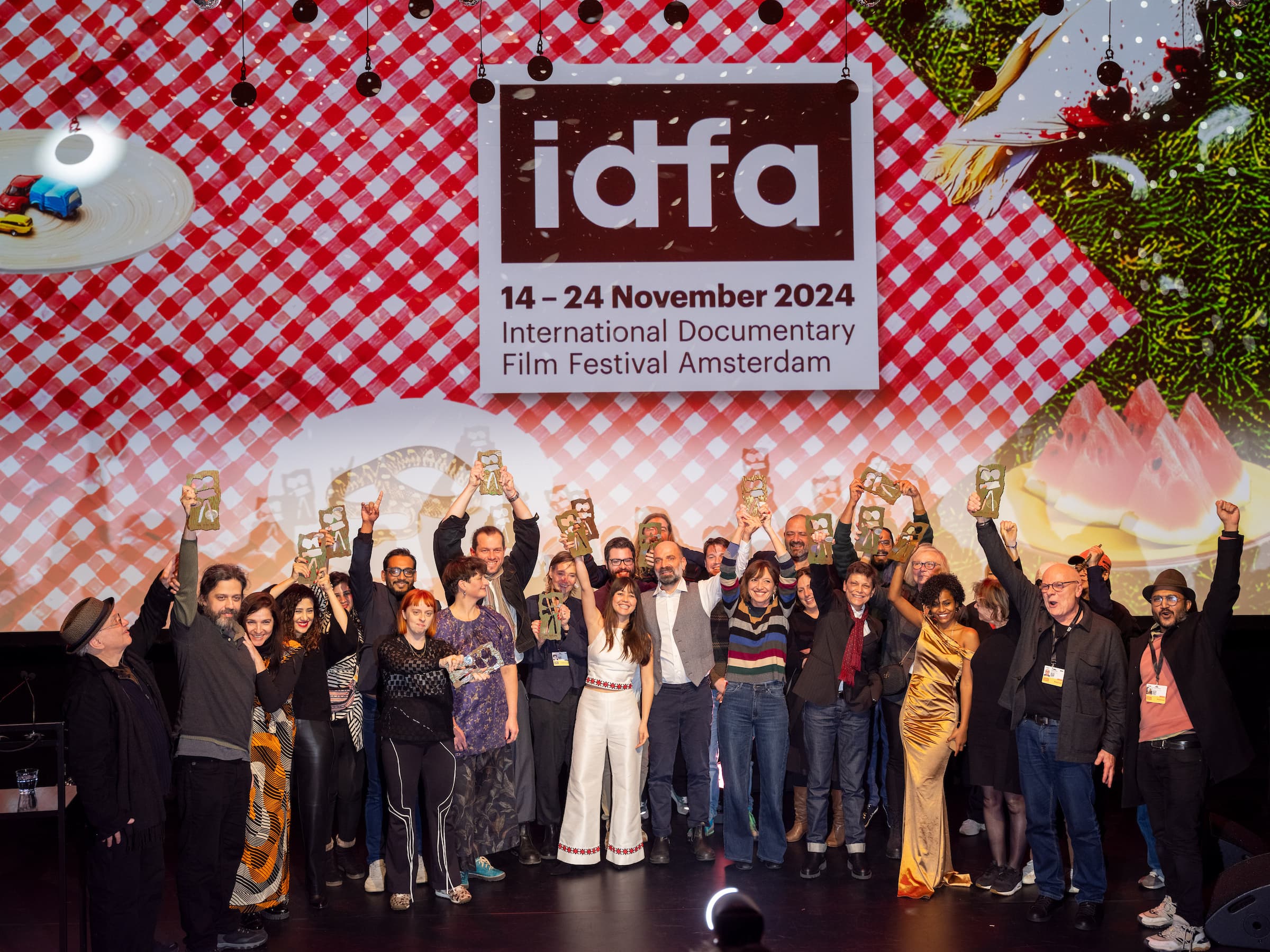 IDFA Award for Best Film 2024 naar Trains en Chronicles of the Absurd