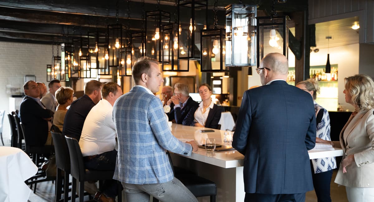 Enschedese burgemeester met IKT leden in gesprek
