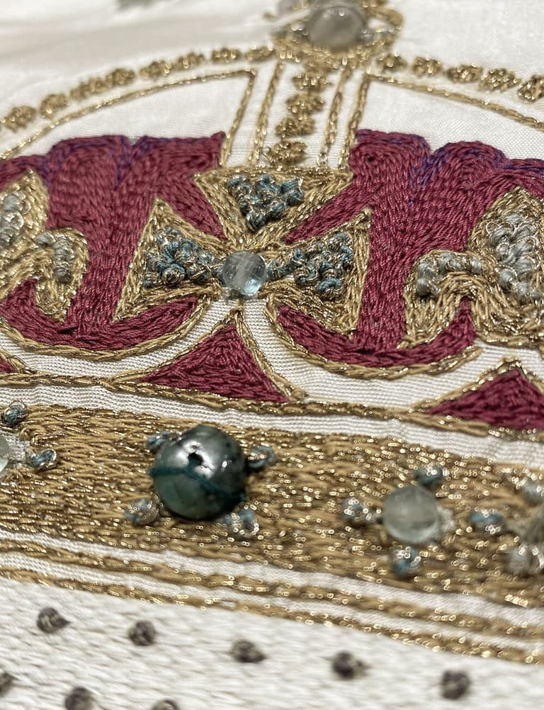 CS685 Coronation Cushion Crown Detail