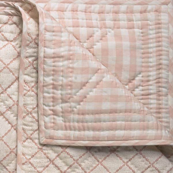 BCP2114 – Trellis in pale pink bedcover