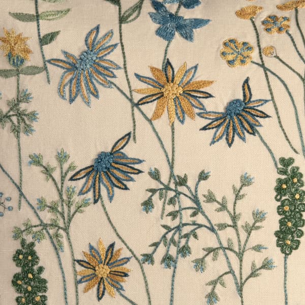 C854 B Detail 1 – Meadow Flowers in Blue