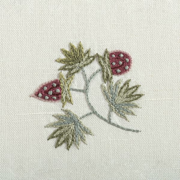 F120 R Detail – Strawberry Sprig in Berry