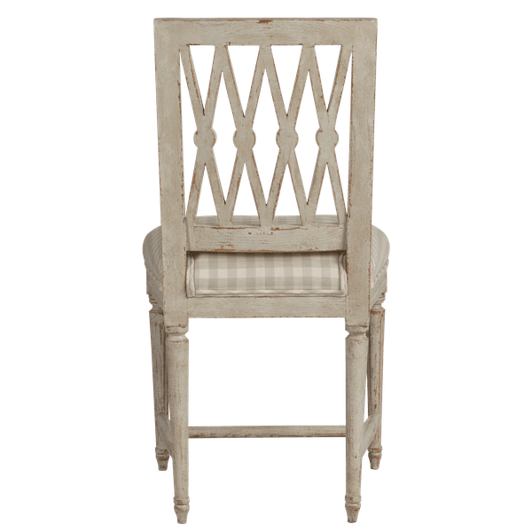 GUS015 A 08b – Chair with medallions on lattice