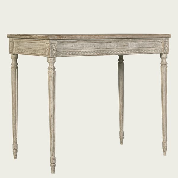 GUS102 05a – Table with carving