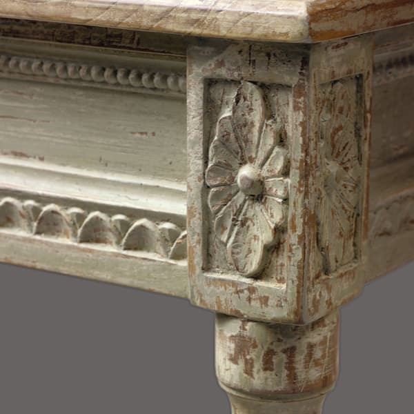 GUS102 07 D v1 – Table with carving