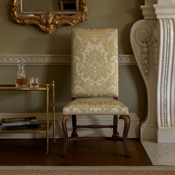 Queen Anne Chair Damas de Louis – Damas De Louis in Blanc d'hiver