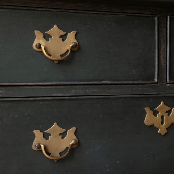 ENG044 detail – Chest of drawers with ornate handles