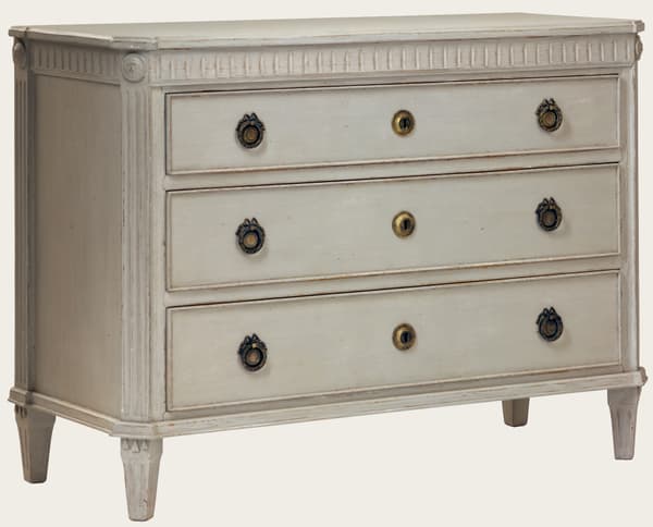 File 5 21 – Commode with fluted carving
