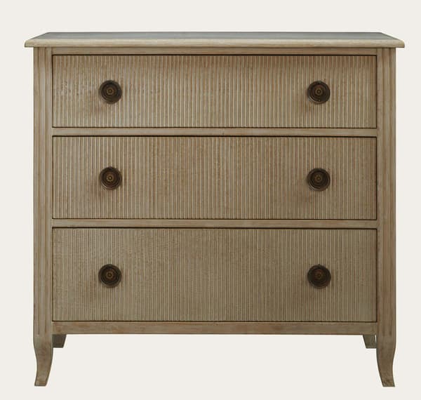 Gus042B – Commode with ribbed drawers