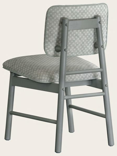 MID010J v3 – Junior chair with upholstered back
