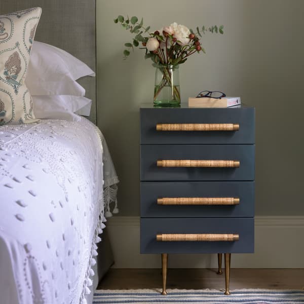 MID039 BLQ Lifestyle – Bedside table four drawers & wicker handles