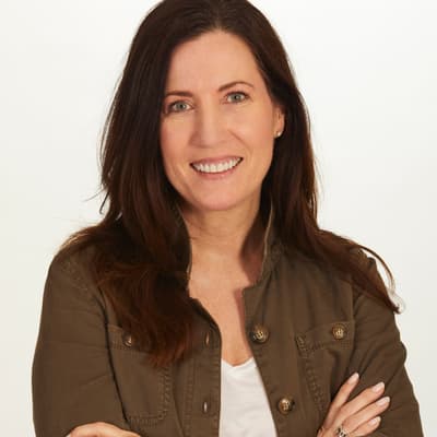 Kelly Lewis Headshot