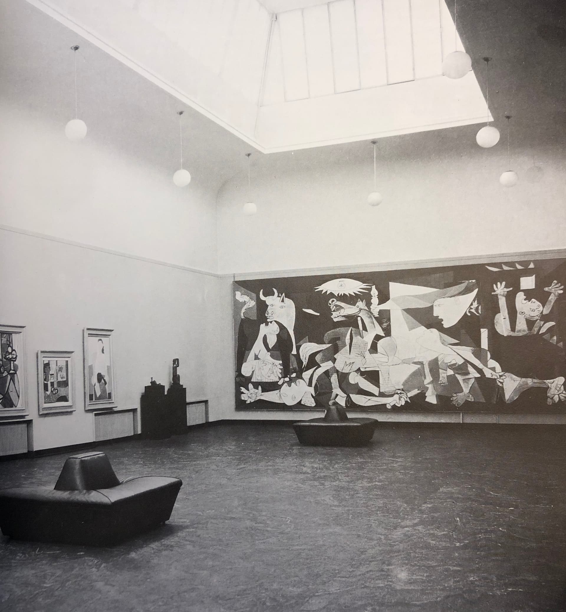 1938 Guernica stilles ut på Kunstnernes Hus under Den Franske Utstillingen