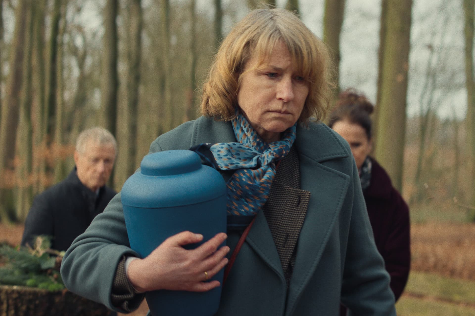 2 STERBEN Corinna Harfouch Jakub Bejnarowicz Port au Prince Schwarzweiss Senator