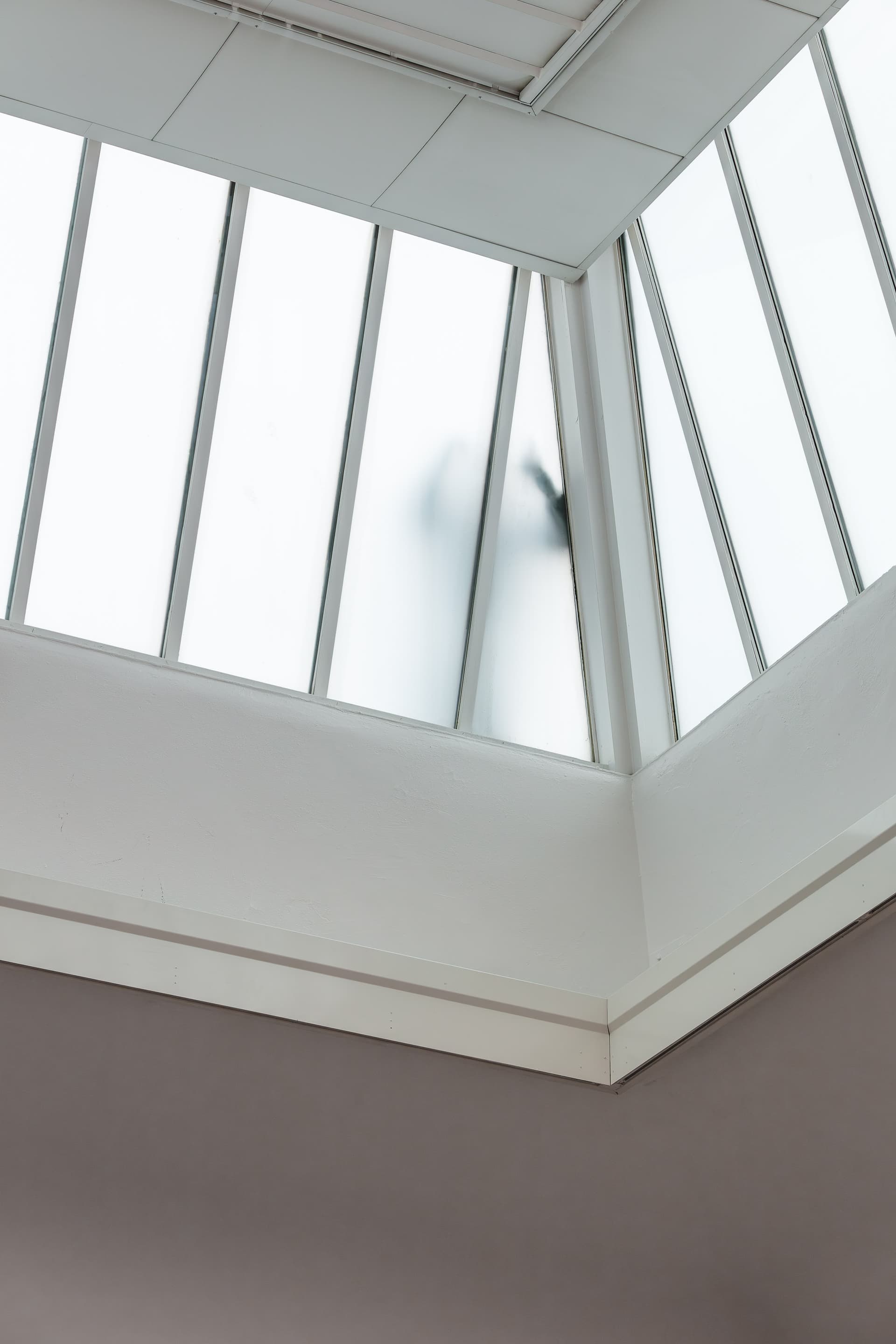 2025 11 Kunstnernes Hus Hjemsøkt hus Tor S Ulstein Kunstdok Web Res 2