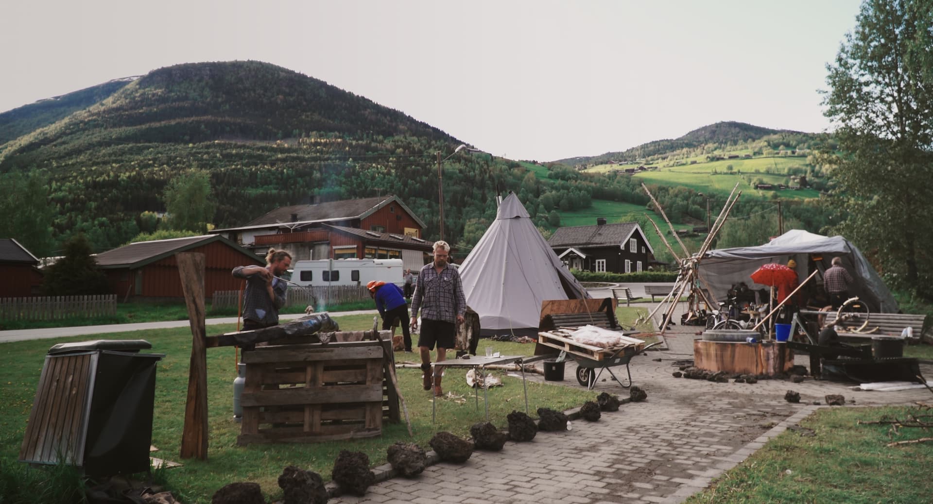 Stillsbilde Odelsgut og Fantefolge Foto Barbora Hollan 1