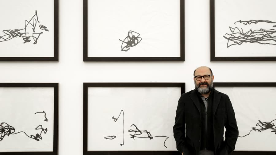 Bismuth_portrait_following-the-right-hand-2