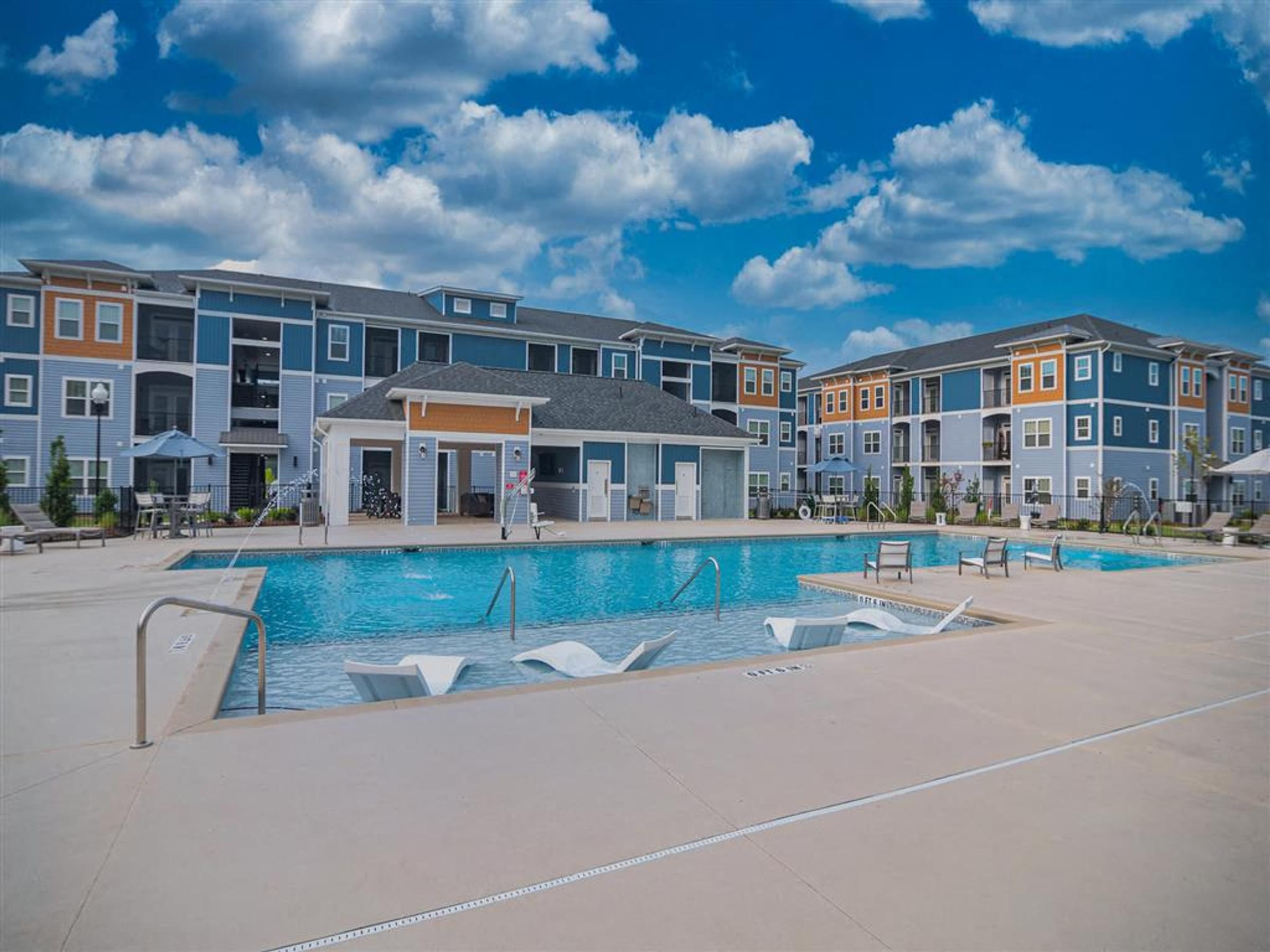 Luxurious Saltwater Swimming Pool