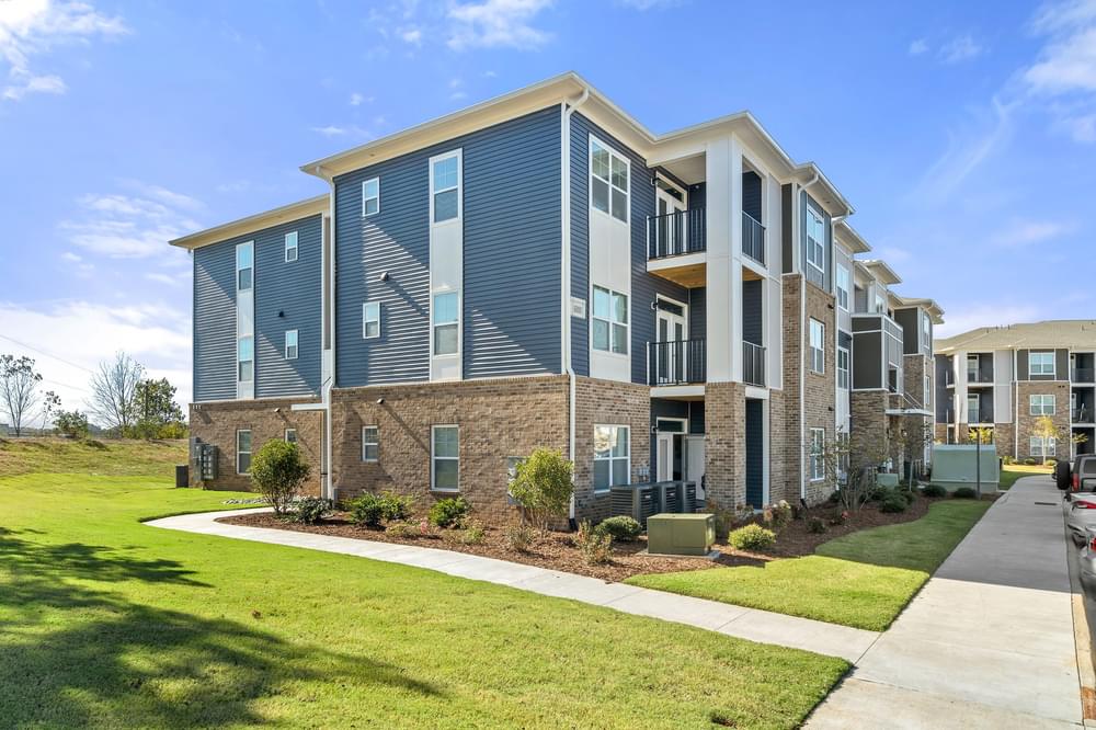 Exterior View of Hawthorne at the Glen in Concord, NC