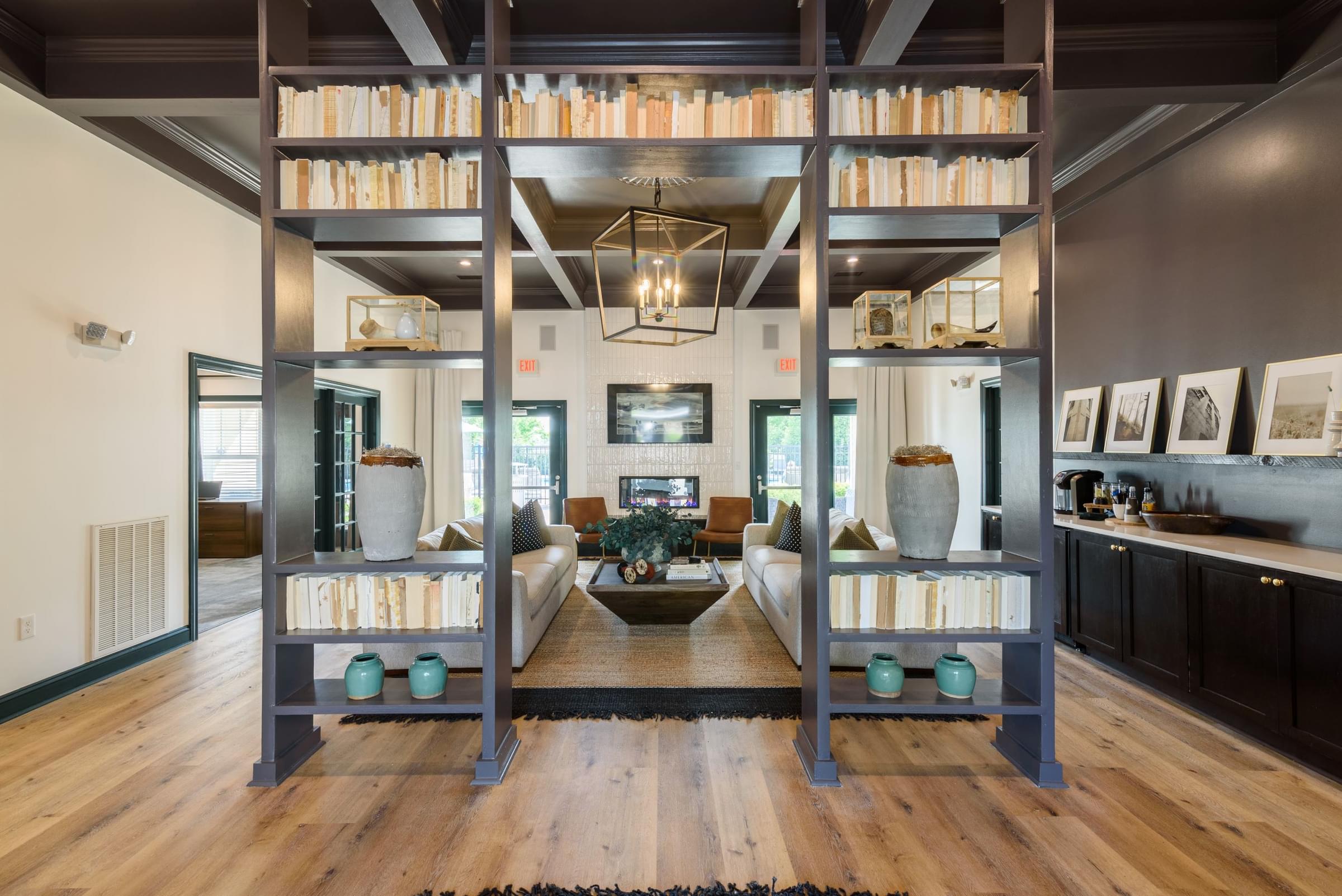 Expansive Resident Lounge with Cozy Seating