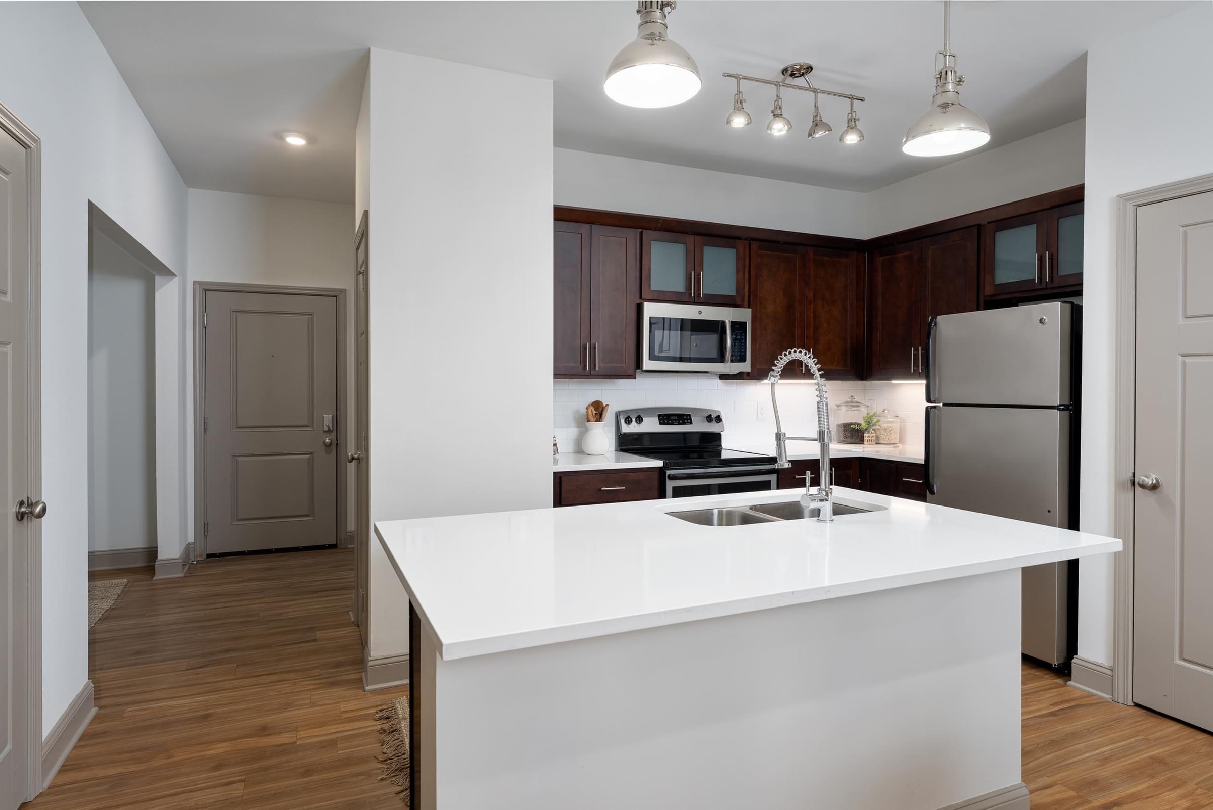 Modern Kitchens with Stand-Alone Islands and Breakfast Bars