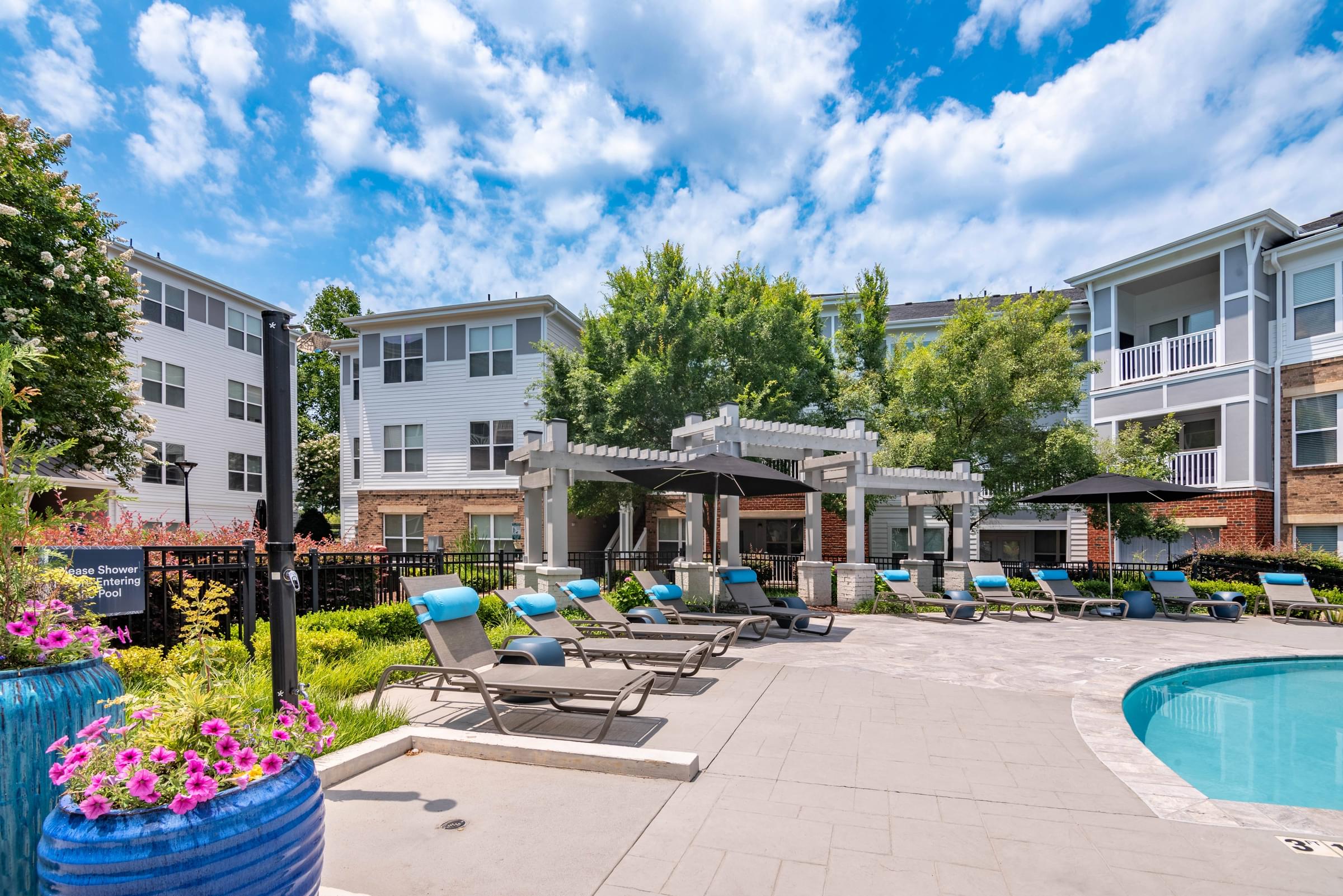 the preserve at ballantyne commons courtyard with pool and lounge chairs