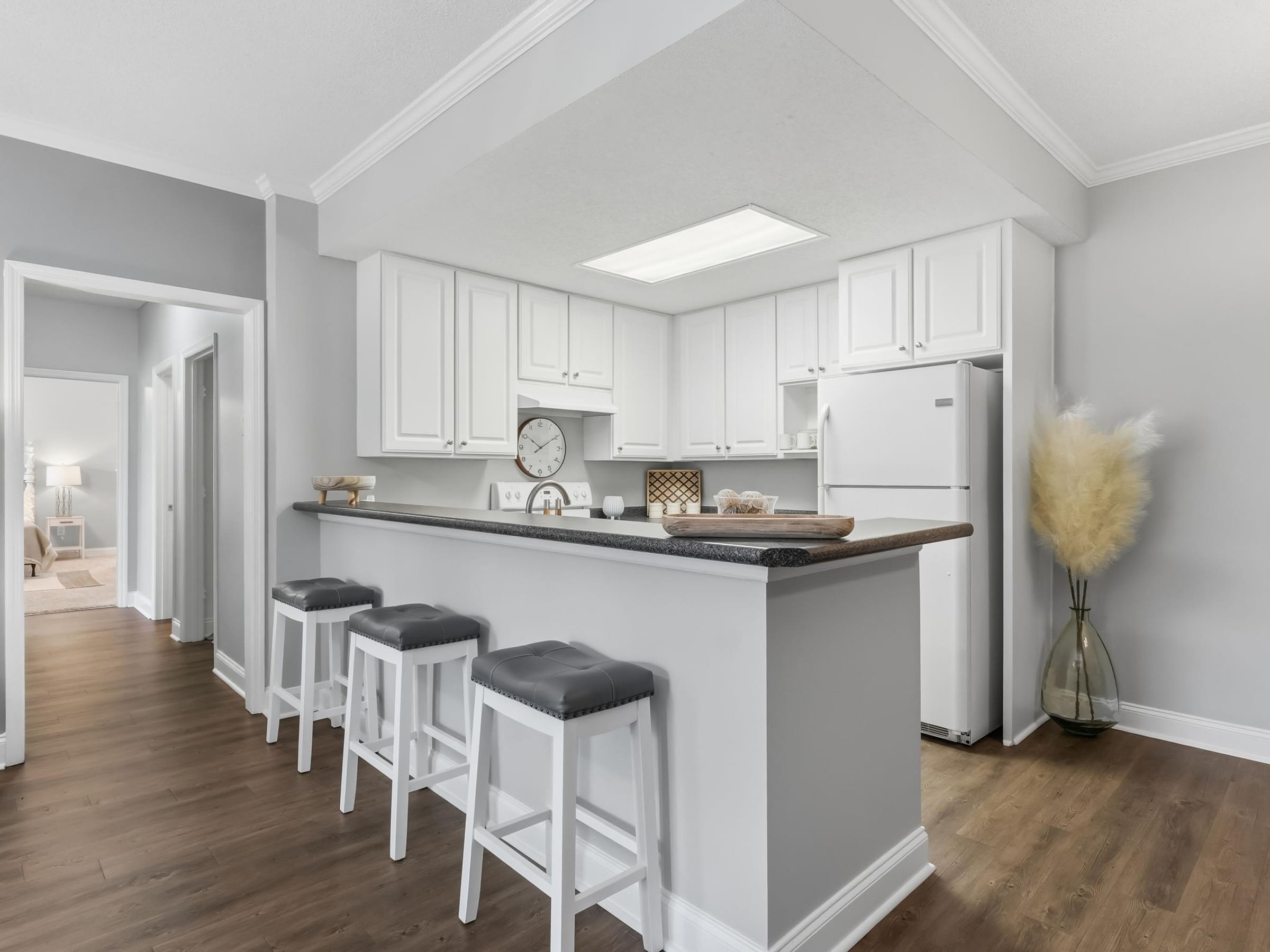 Large Kitchens with Breakfast Bar for Seating