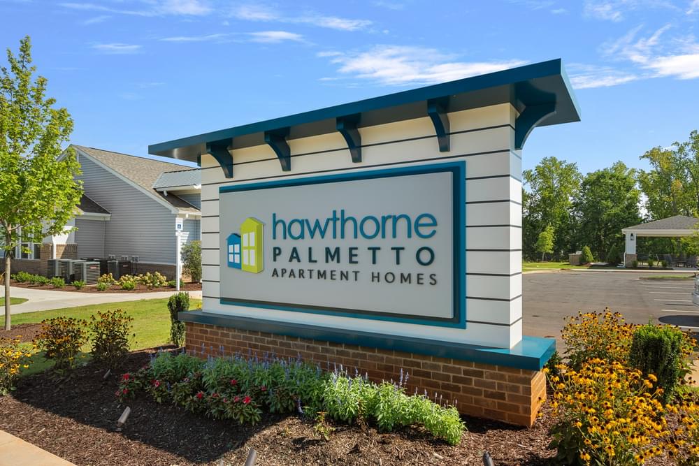 a sign for hawthorne palmetto apartment homes