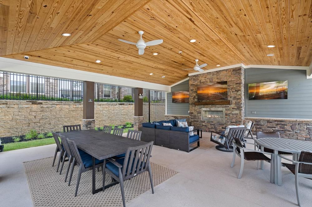 the preserve at ballantyne commons covered patio with table and chairs