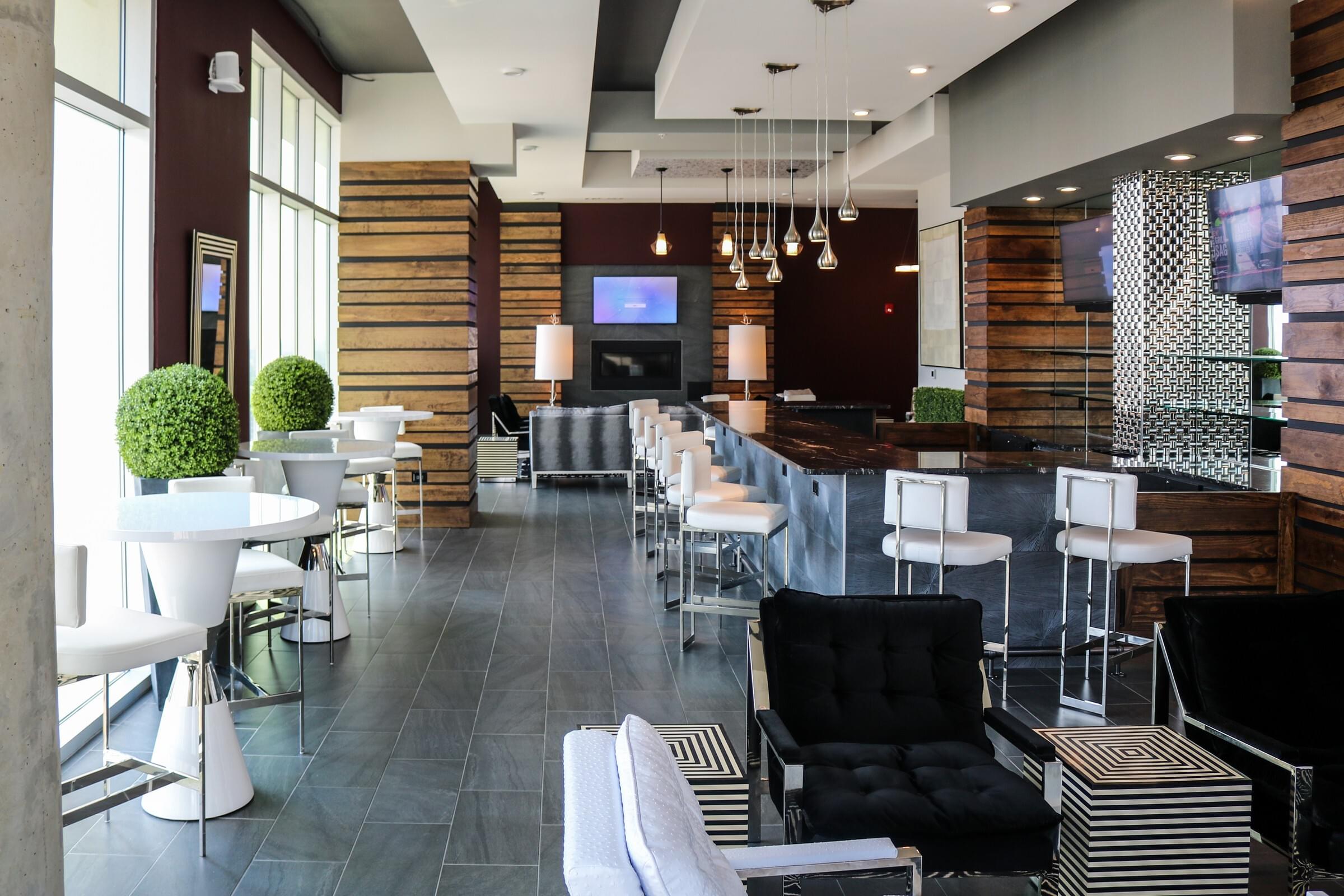 LEVEL 21 Bar