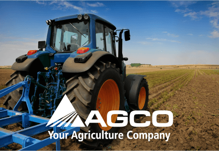 AGCO. Your Agriculture Company. Bild mit Logo und Traktor auf einem Feld.