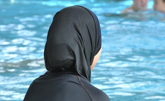 Limbiate (Monza e Brianza), dopo le polemiche annullato il party in piscina per sole donne musulmane