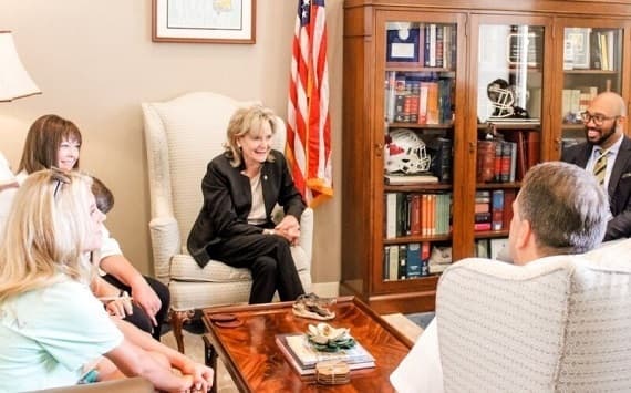 La Senatrice Hyde-Smith alla guida del Senate Pro-Life Caucus!