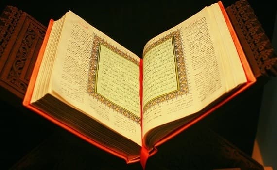 Il Corano non si può bruciare. E la Bibbia?