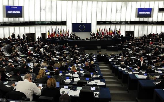 Il Parlamento Europeo condanna la retorica anti-lgbt del governo italiano