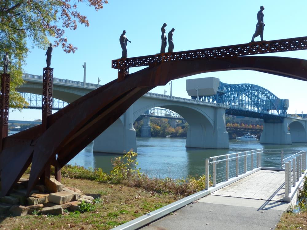 Sculptural gateway arch along Chattanooga’s Tennessee River Park greenway