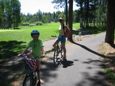 Trails co-exist with golf courses in this Oregon community