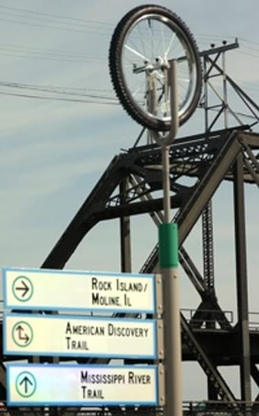 New signs for the American Discovery Trail along the Mississippi River