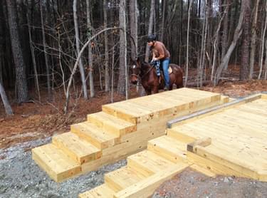 Accessible equestrian mounting block