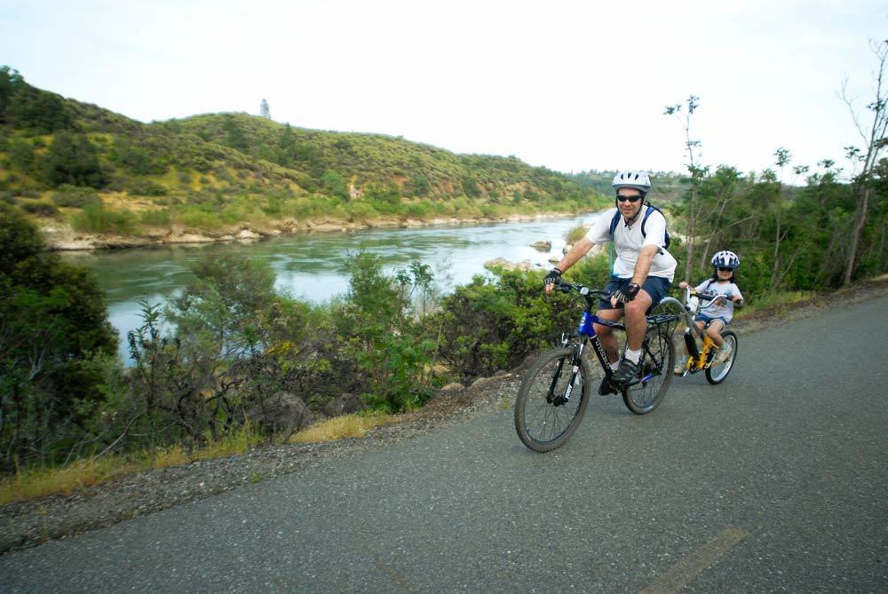 A family bicycling on the Sacramento River Trail in Redding, California