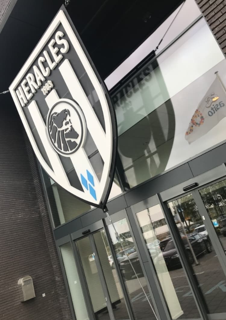 Heracles almelo staand 1