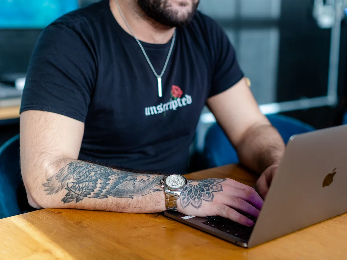 109 PLEASECREDITWHEREPOSSIBLE eddie judd brandingor Eddie Judd Photography monday clicks SOCIA Lfiles