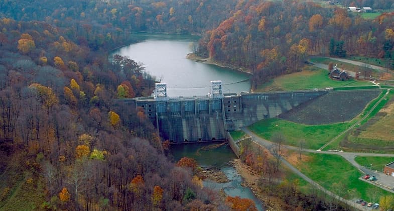 Loyalhanna Lake and Dam on the Loyalhanna Creek in Westmoreland County near Saltsburg, Pennsylva. Photo by USACOE.