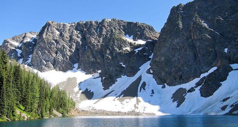 Blue Lake in Okanogan National Forest. Photo by Miguel Vieira at Flickr wiki.